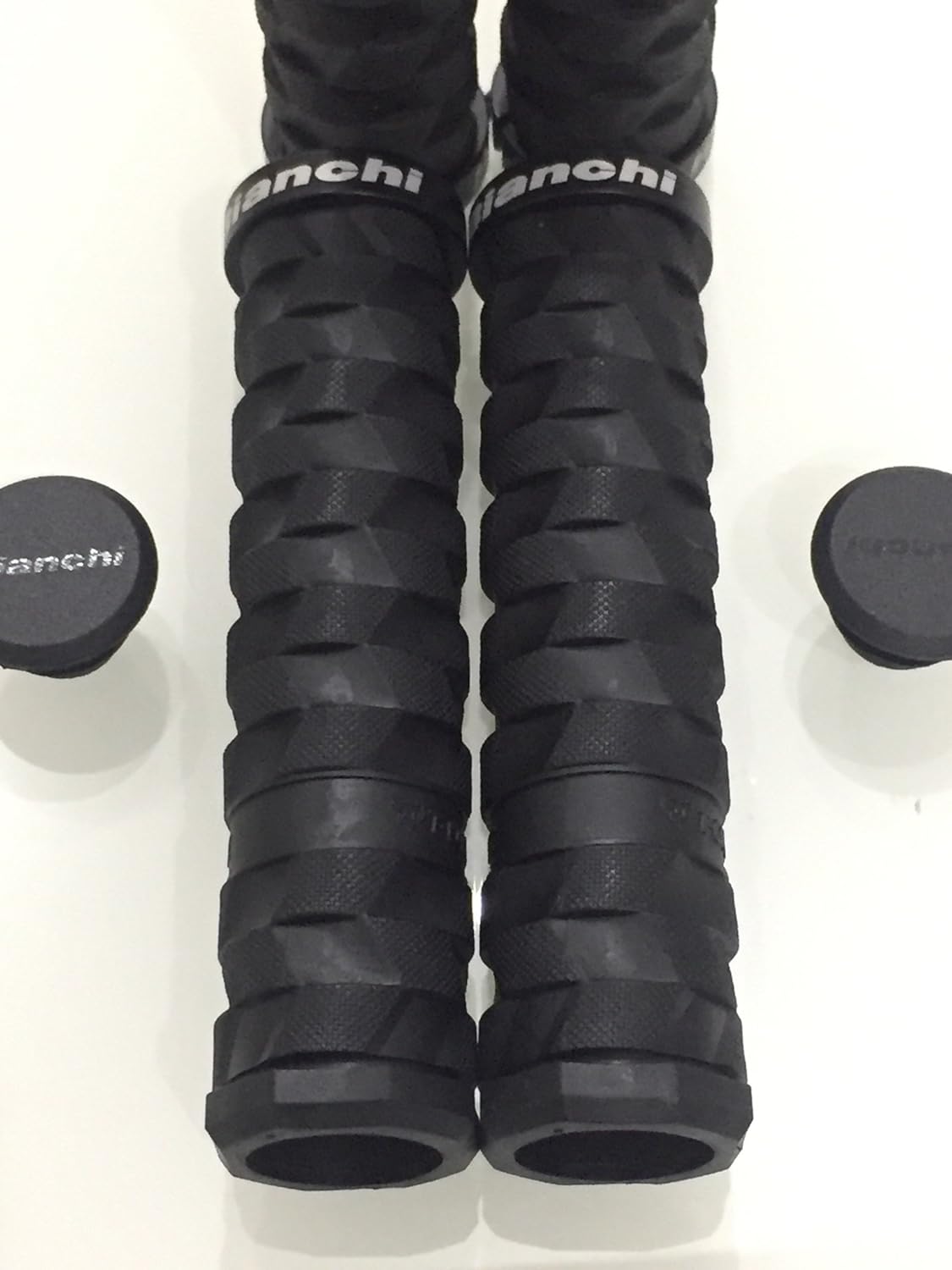 Bianchi - coppia di manopole MTB ROCK 2019 in TPR/PLASTIC CORE per MTB colore nero con ANELLI DI FISSAGGIO C2505516 - immagine 2