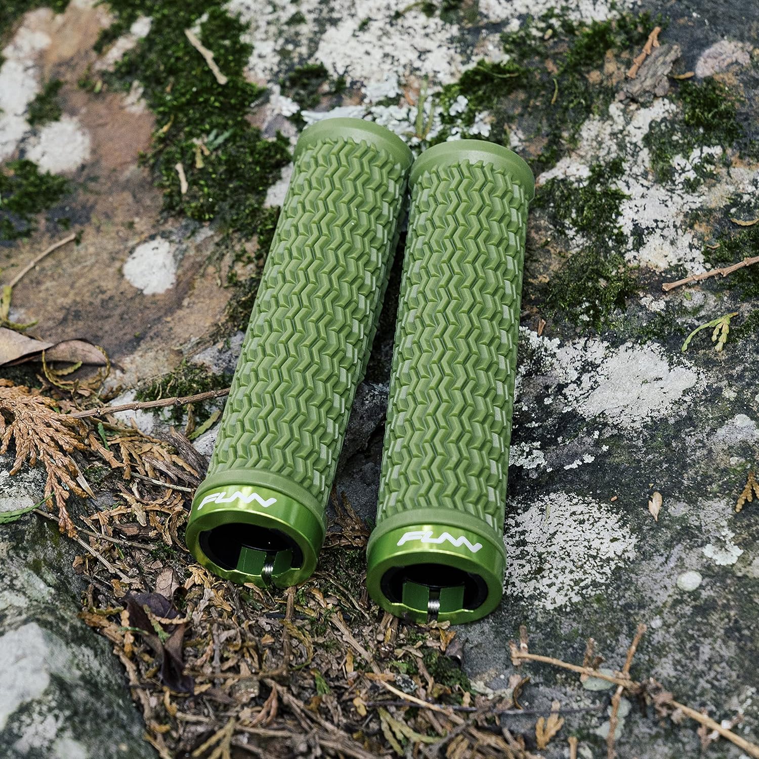 Funn Holeshot Manopole per Mountain Bike con Chiusura Singola, Diametro Interno di 22 mm, Manopole Resistenti alle Estremità Indurite - immagine 2